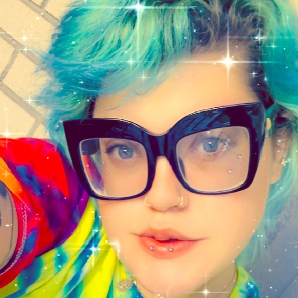 Meet your Posher, Ashley - Picture 1 of 1